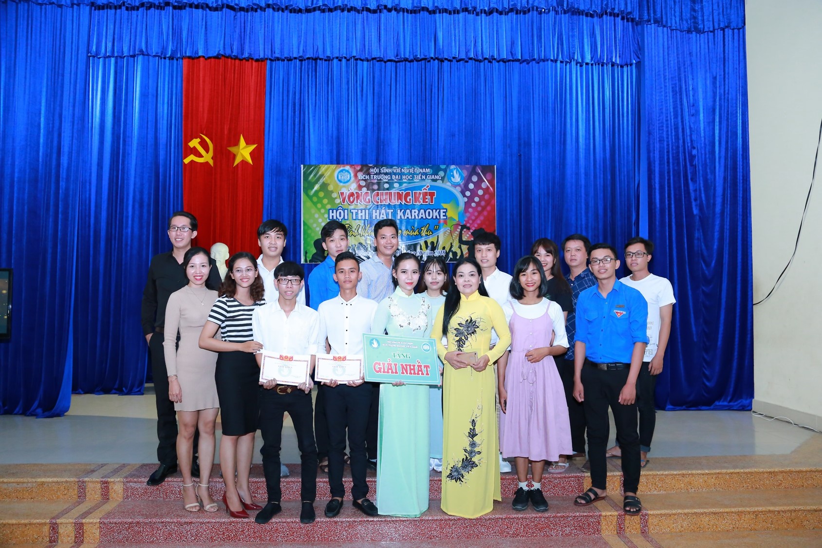Sinh viên Phạm Thị Yến Nhi đạt giải Nhất  Hội thi hát karaoke “Tình khúc bolero mùa thu”