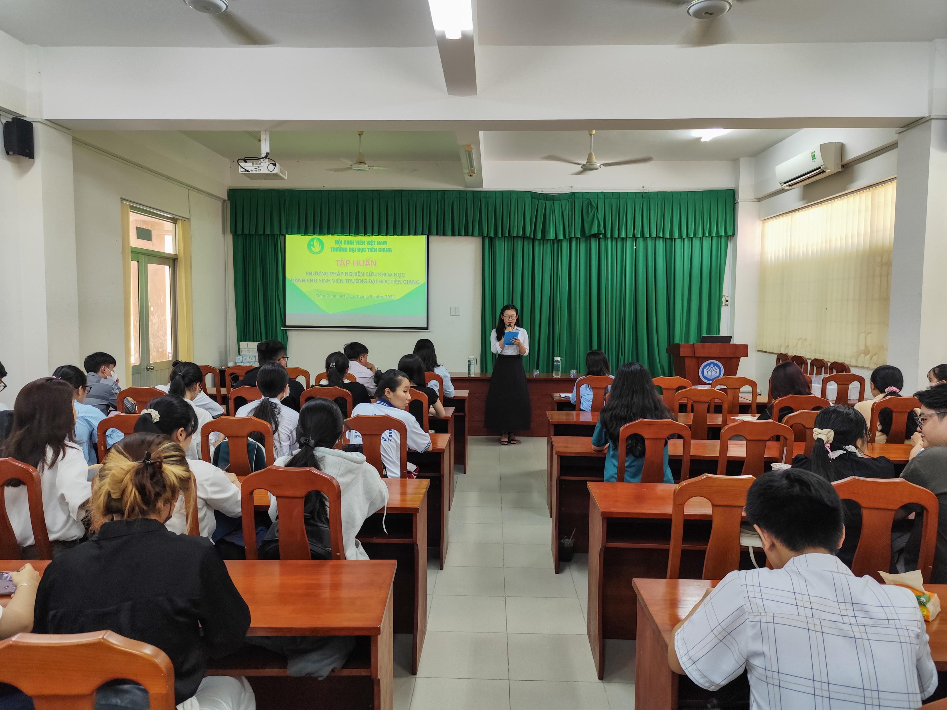 Tập huấn “Phương pháp Nghiên cứu khoa học dành cho sinh viên Trường Đại học Tiền Giang ” năm học 2024 - 2025.