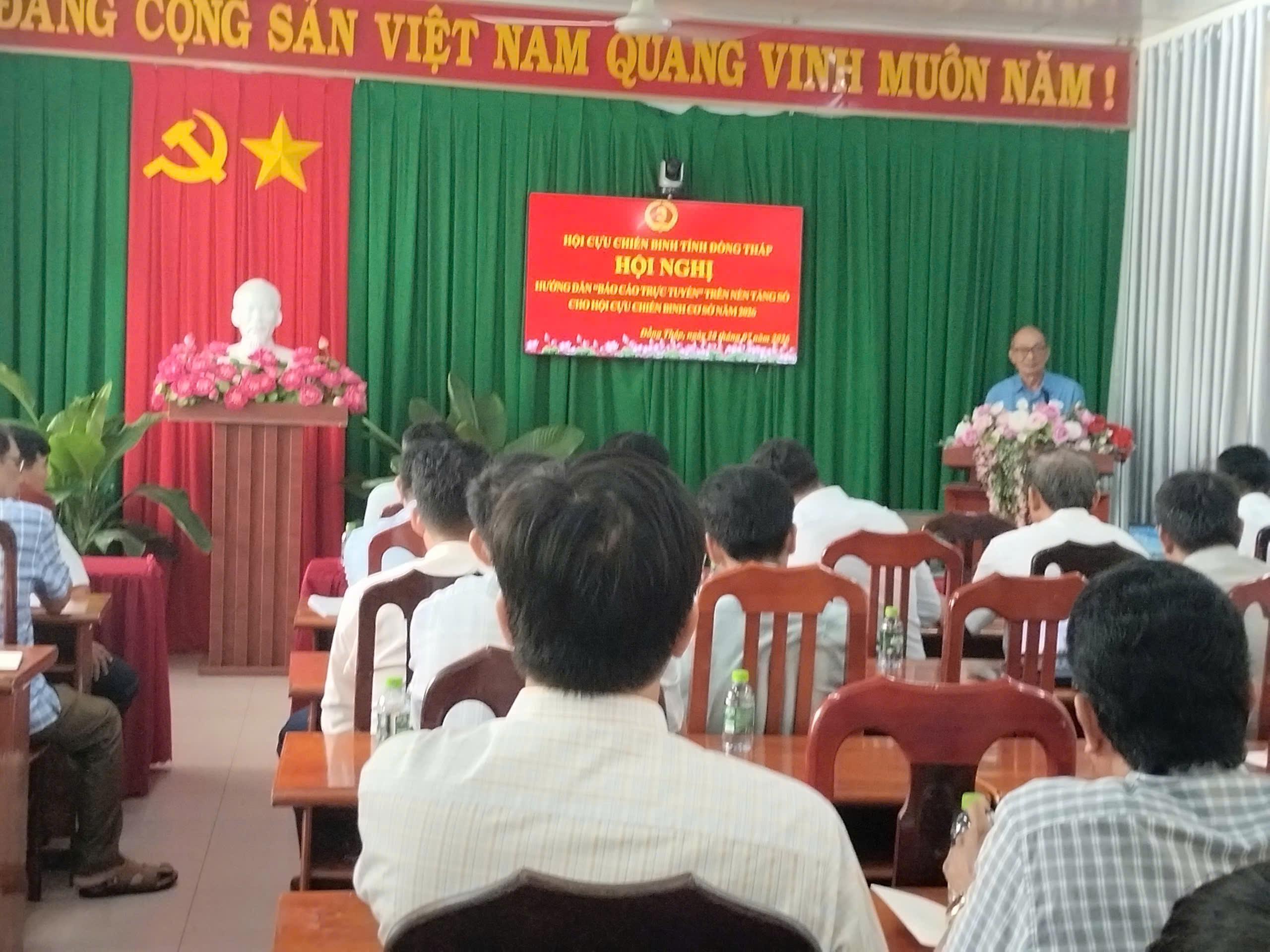 Tuổi trẻ xung kích: Đội hình Bình dân học vụ số đưa công nghệ đến với Hội Cựu chiến binh phường An Bình