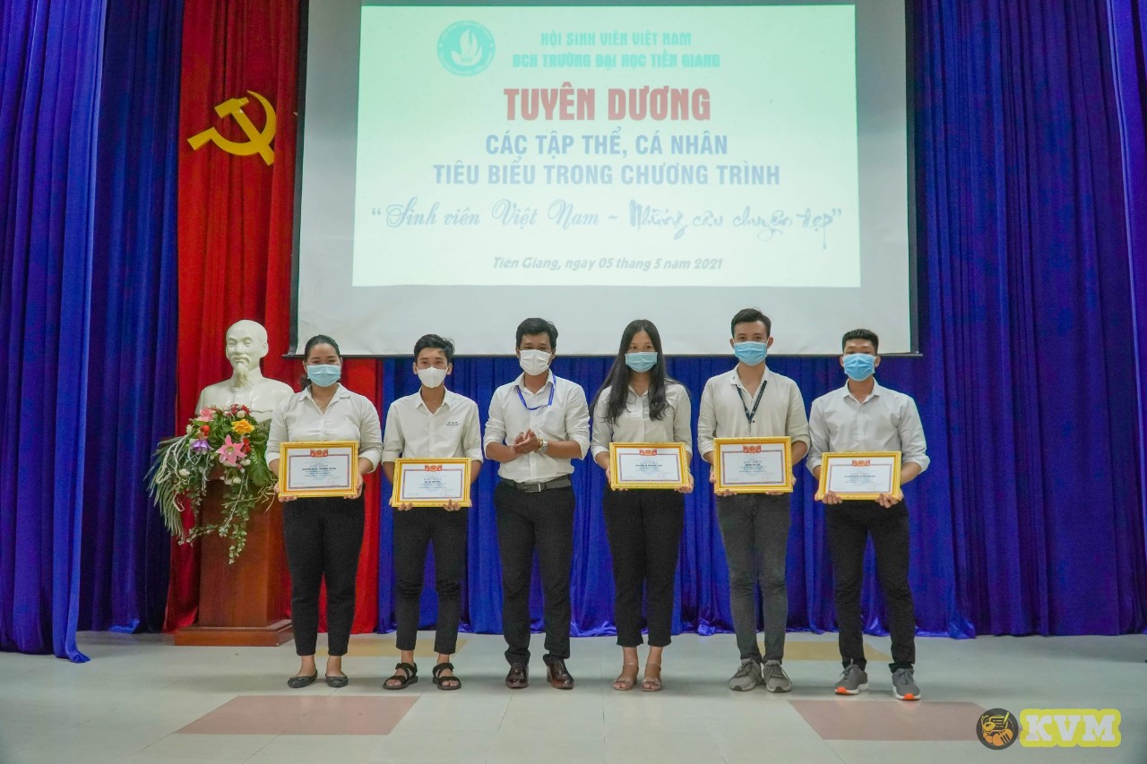 Tuyên dương 10 cá nhân tiêu biểu trong chương trình  "Sinh viên Việt Nam - Những câu chuyện đẹp"