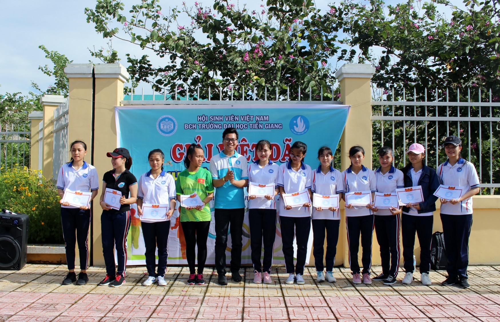 Hội Sinh viên tổ chức Giải việt dã chào mừng ngày thành lập  Hội LHTN Việt Nam và Hội LHPN Việt Nam
