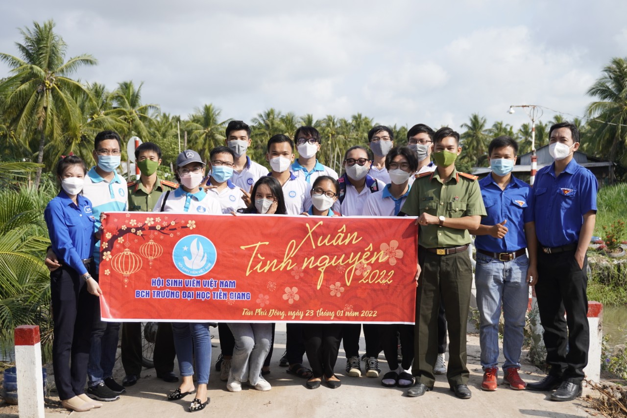 “Xuân tình nguyện - Tết yêu thương” năm 2022 tại xã đảo Tân Thạnh, huyện Tân Phú Đông