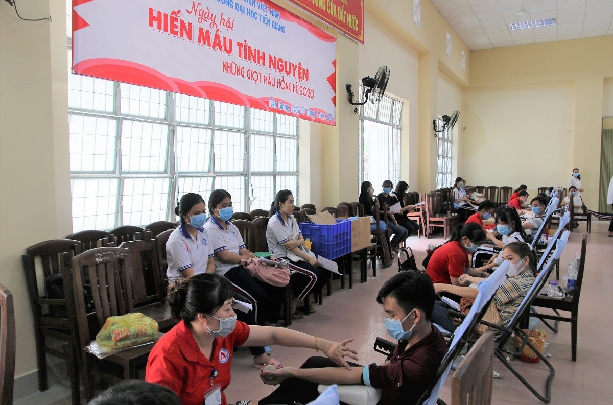 Sinh viên Trường Đại học Tiền Giang chung sức hiến máu cứu người
