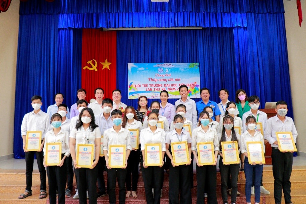 Hội Sinh viên trao 20 suất học bổng “Thắp sáng ước mơ tuổi trẻ Trường Đại học Tiền Giang”