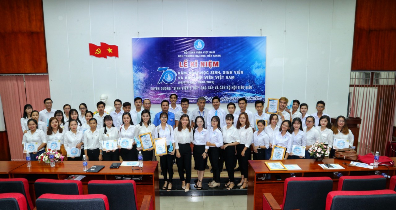 Tổ chức Lễ kỉ niệm 70 năm Ngày học sinh, sinh viên và Hội Sinh viên Việt Nam - Tuyên dương "Sinh viên 5 tốt" và cán bộ Hội tiêu biểu